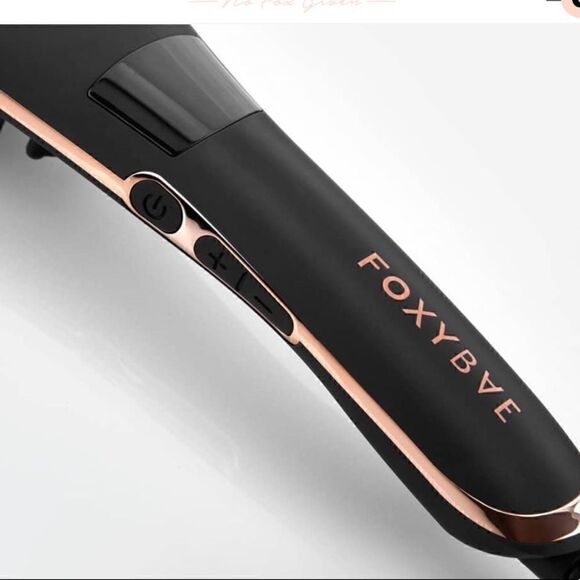 Foxybae  ROSE GOLD STRAIGHTENING BRUSH